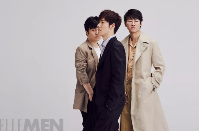自左而右分別為：中路選手Rookie、上路選手TheShy、打野選手Ning（圖：翻攝自 ELLEMEN 微博）