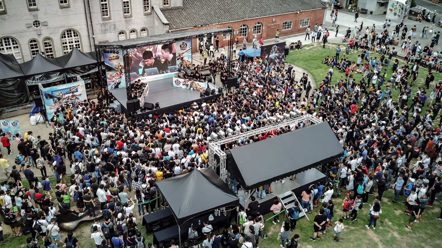 現場非常熱鬧,吸引超過1500名玩家來到現場同樂 現場非常熱鬧,吸引超過1500名玩家來到現場同樂