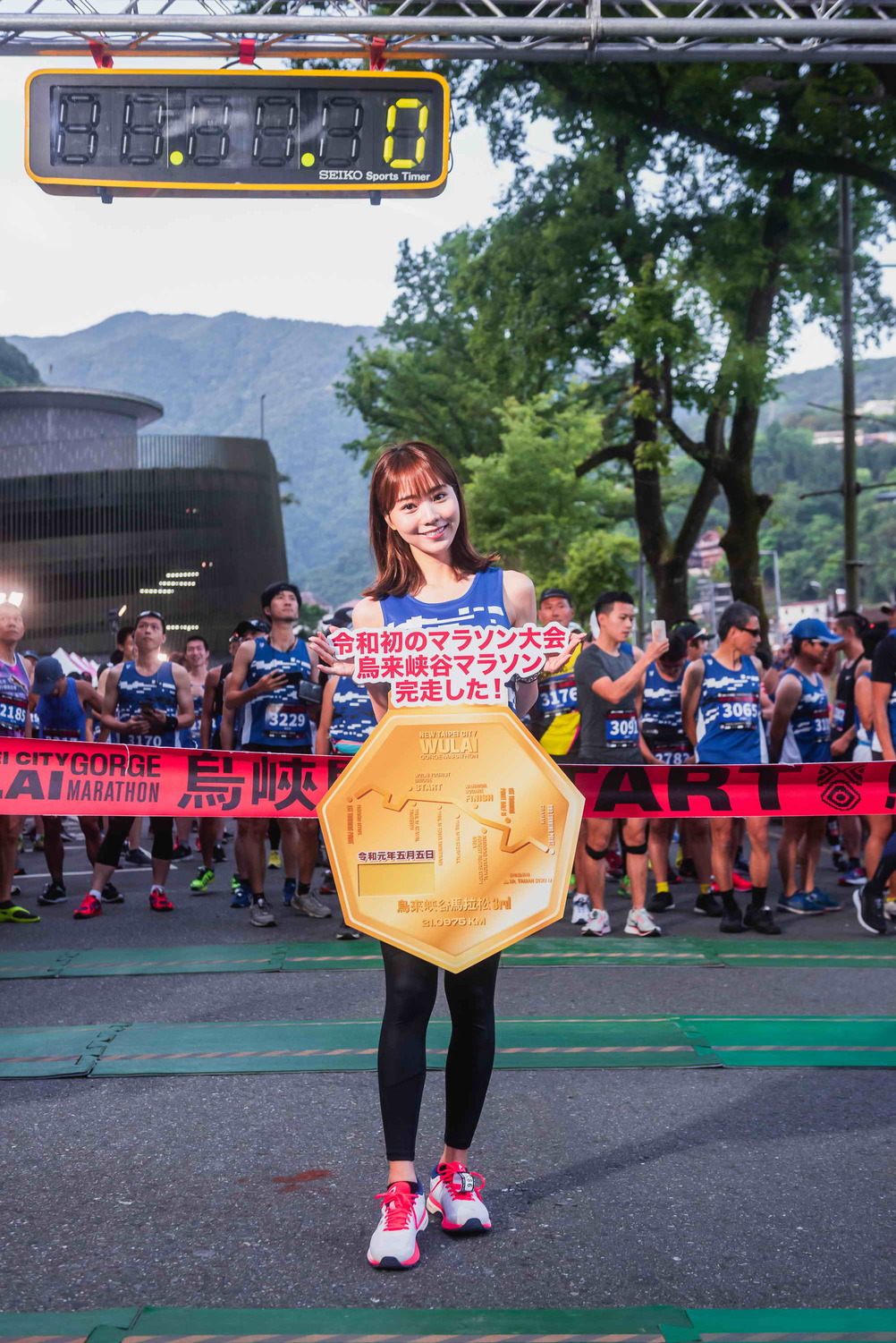 日籍藝人跑者—池端玲名受邀擔任半馬組領跑員,帶領所有國際跑者與全體選手及工作人員互動。 圖:新北市政府提供 日籍藝人跑者—池端玲名受邀擔任半馬組領跑員,帶領所有國際跑者與全體選手及工作人員互動。 圖:新北市政府提供