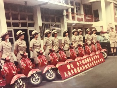 台中市第一代女警的交通工具是紅色偉士牌機車。 台中市交通大隊/提供 台中市第一代女警的交通工具是紅色偉士牌機車。 台中市交通大隊/提供
