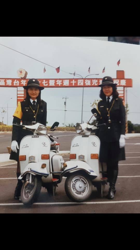 早年女警的交通工具與男警不同。 台中市交通大隊/提供 早年女警的交通工具與男警不同。 台中市交通大隊/提供