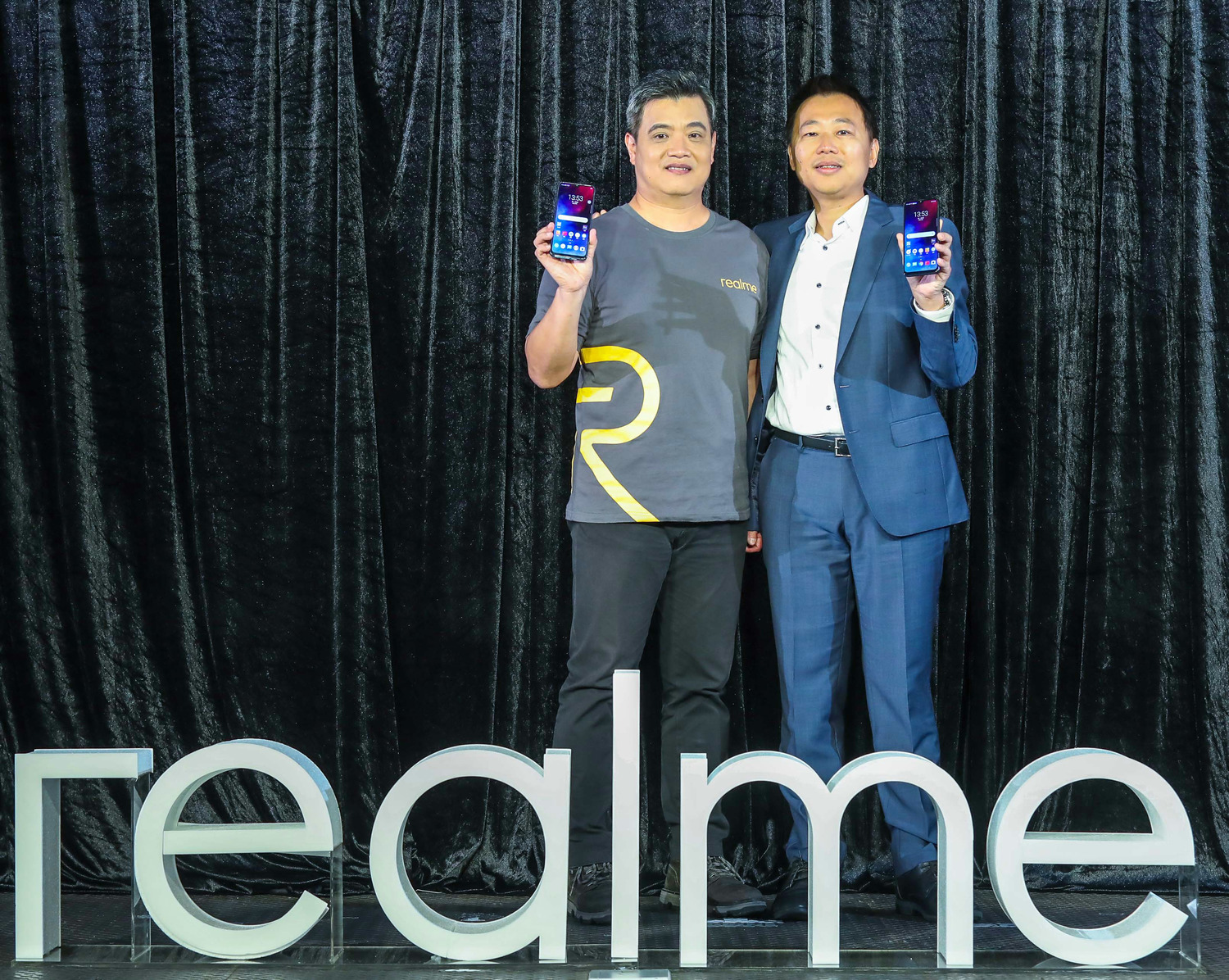 聯發科技無線通訊事業部產品行銷處處長何春樺與realme台灣市場商務長鍾湘偉。圖：品牌提供