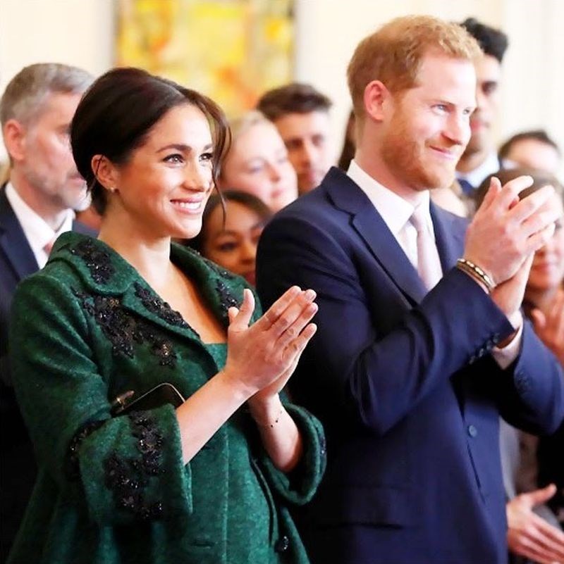英國哈利王子(前右)妻子梅根馬克爾(前左)6日順利產下兒子。 圖:取自sussexroyal IG網頁 英國哈利王子(前右)妻子梅根馬克爾(前左)6日順利產下兒子。 圖:取自sussexroyal IG網頁