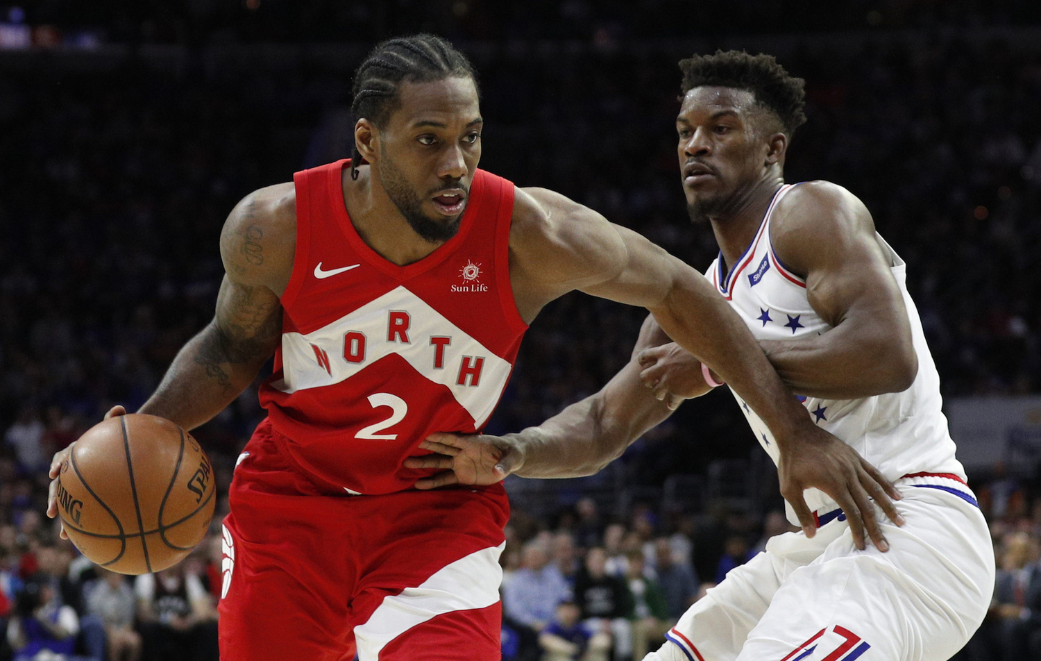 Kawhi Leonard(前)。 圖/美聯社/達志影像 Kawhi Leonard(前)。 圖/美聯社/達志影像