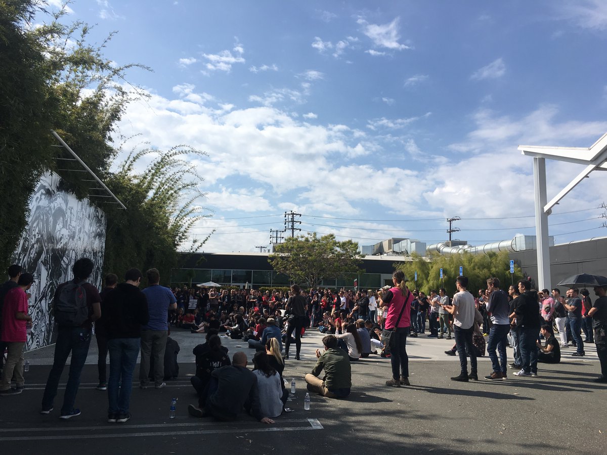 現場除了有Riot員工外,還有當地支持者,人數將近200人。 現場除了有Riot員工外,還有當地支持者,人數將近200人。