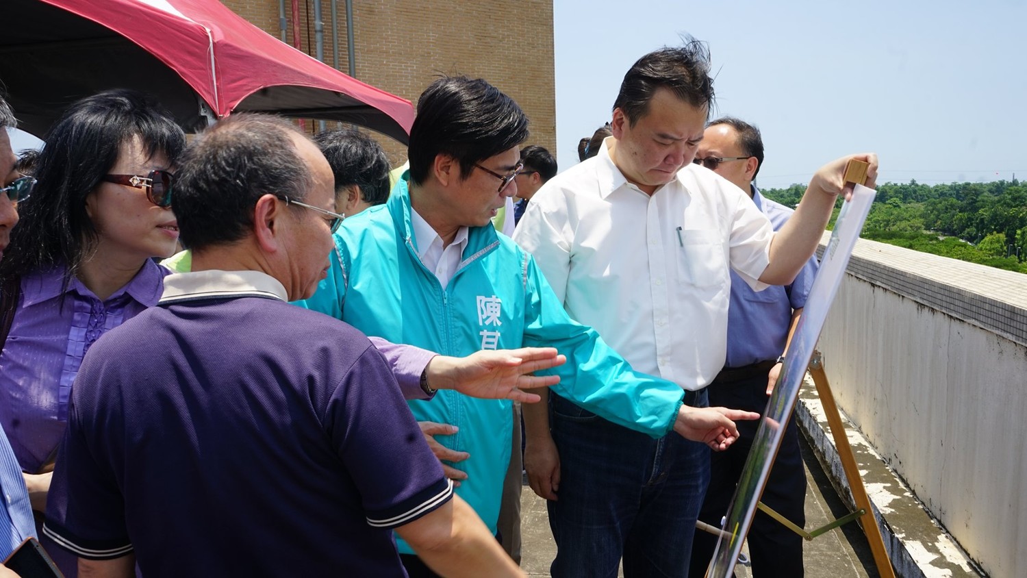 行政院副院長陳其邁視察橋頭科學園區。 圖:擷自陳其邁臉書 行政院副院長陳其邁視察橋頭科學園區。 圖:擷自陳其邁臉書