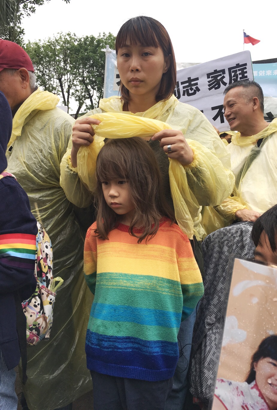 不少同志家庭前往聲援。 圖:張良一/攝 不少同志家庭前往聲援。 圖:張良一/攝