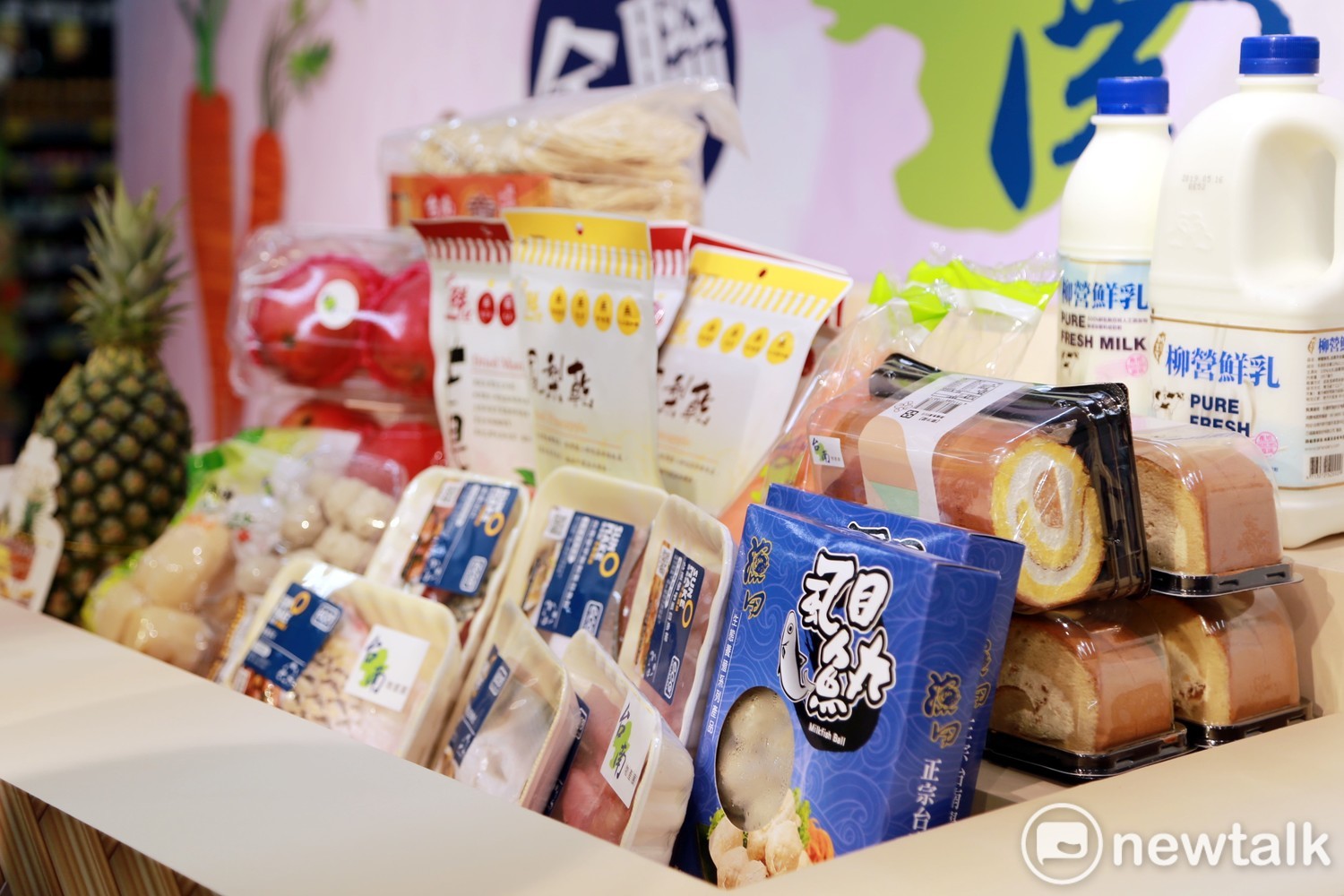 台南市政府與全聯福利中心合作,在全台全聯通路推出以豐饒味美為主軸的「台南物產展」,推薦台南當季優質產品給全國民眾。 圖 : 黃博郎/攝 台南市政府與全聯福利中心合作,在全台全聯通路推出以豐饒味美為主軸的「台南物產展」,推薦台南當季優質產品給全國民眾。 圖 : 黃博郎/攝