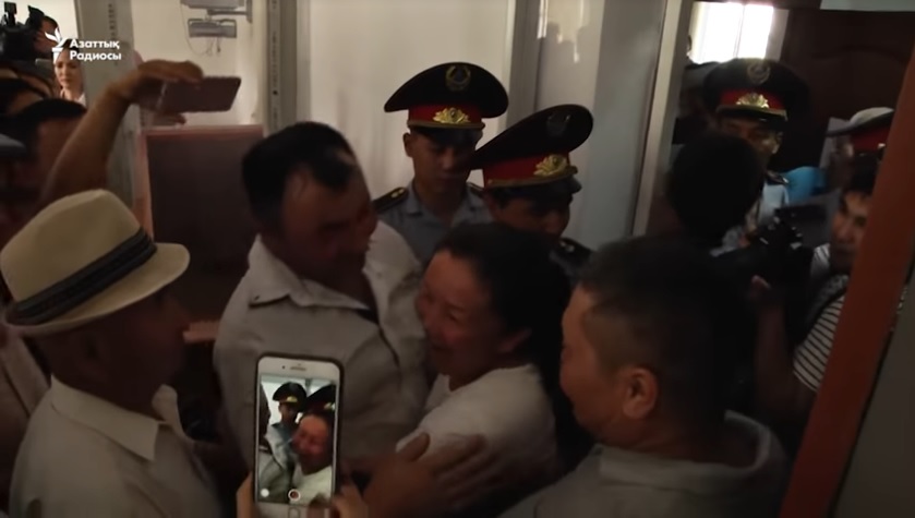 薩吾提拜去年逃離營區與家人團聚。 薩吾提拜去年逃離營區與家人團聚。