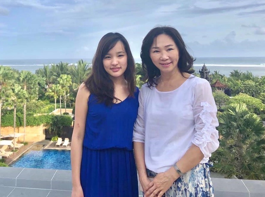 國民黨總統候選人韓國瑜的妻子李佳芬(右)和她的女兒韓冰(左)。 圖:翻攝自韓冰臉書專頁 國民黨總統候選人韓國瑜的妻子李佳芬(右)和她的女兒韓冰(左)。 圖:翻攝自韓冰臉書專頁