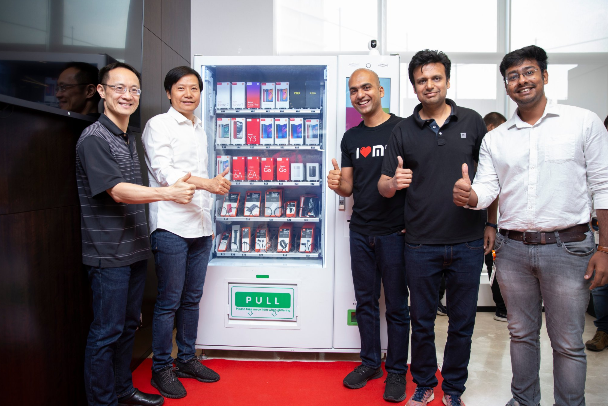 小米在印度設置手機自動販賣機。圖:翻攝Mi India推特 小米在印度設置手機自動販賣機。圖:翻攝Mi India推特