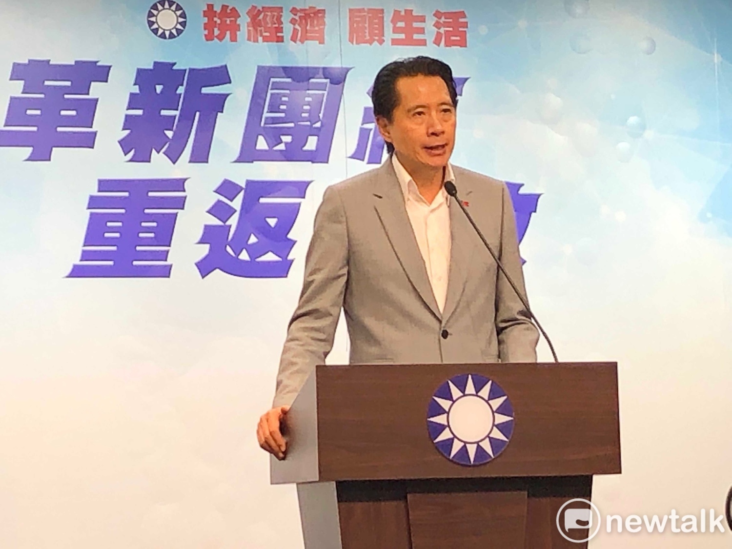 國民黨發言人歐陽龍下午轉述中常會內容。 圖:趙婉淳/攝 國民黨發言人歐陽龍下午轉述中常會內容。 圖:趙婉淳/攝