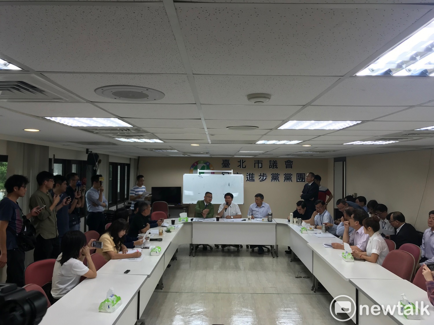台北市長柯文哲今日拜會民進黨議會黨團。 圖:周煊惠 /攝 台北市長柯文哲今日拜會民進黨議會黨團。 圖:周煊惠 /攝