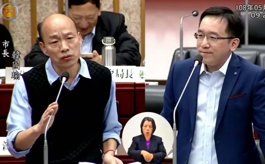 民進黨高雄市議員陳致中質詢高雄市長韓國瑜。 圖:翻攝自高雄市議會 民進黨高雄市議員陳致中質詢高雄市長韓國瑜。 圖:翻攝自高雄市議會