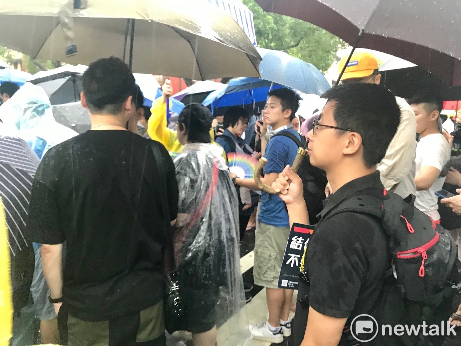 無黨籍北市議員邱威傑到現場關注。 圖:周煊惠 /攝 無黨籍北市議員邱威傑到現場關注。 圖:周煊惠 /攝