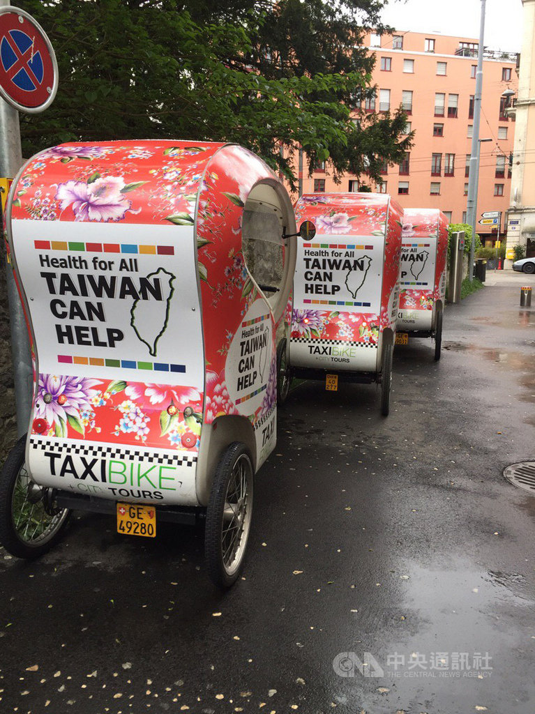 台灣以客家花布為底,在日內瓦觀光三輪車(TAXI BIKE)上製作整車廣告宣傳。 圖/中央社 台灣以客家花布為底,在日內瓦觀光三輪車(TAXI BIKE)上製作整車廣告宣傳。 圖/中央社