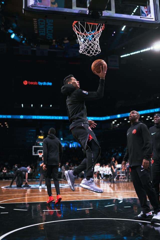 NBA東區冠軍賽今天在公鹿主場舉行,華裔球星林書豪在第四節剩下3分23秒出賽,終於首度在東區決賽上場。 圖:翻攝自林書豪/臉書 NBA東區冠軍賽今天在公鹿主場舉行,華裔球星林書豪在第四節剩下3分23秒出賽,終於首度在東區決賽上場。 圖:翻攝自林書豪/臉書