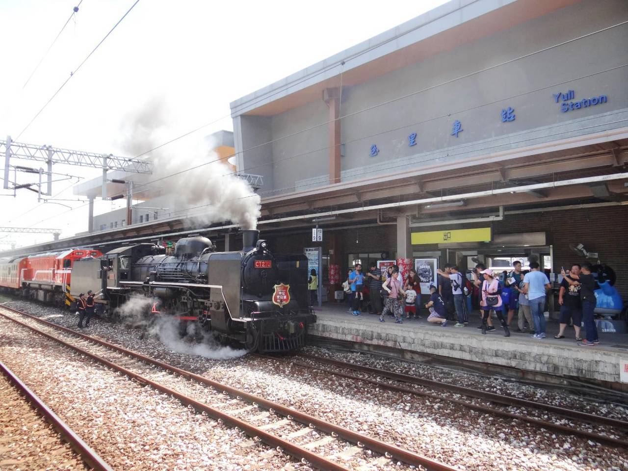 今(2019)年的「2019 SL 仲夏寶島號」活動,將由 T273 蒸汽機車牽引,附掛6節莒光號車廂,訂於6月29日首航。 圖/台鐵局提供 今(2019)年的「2019 SL 仲夏寶島號」活動,將由 T273 蒸汽機車牽引,附掛6節莒光號車廂,訂於6月29日首航。 圖/台鐵局提供