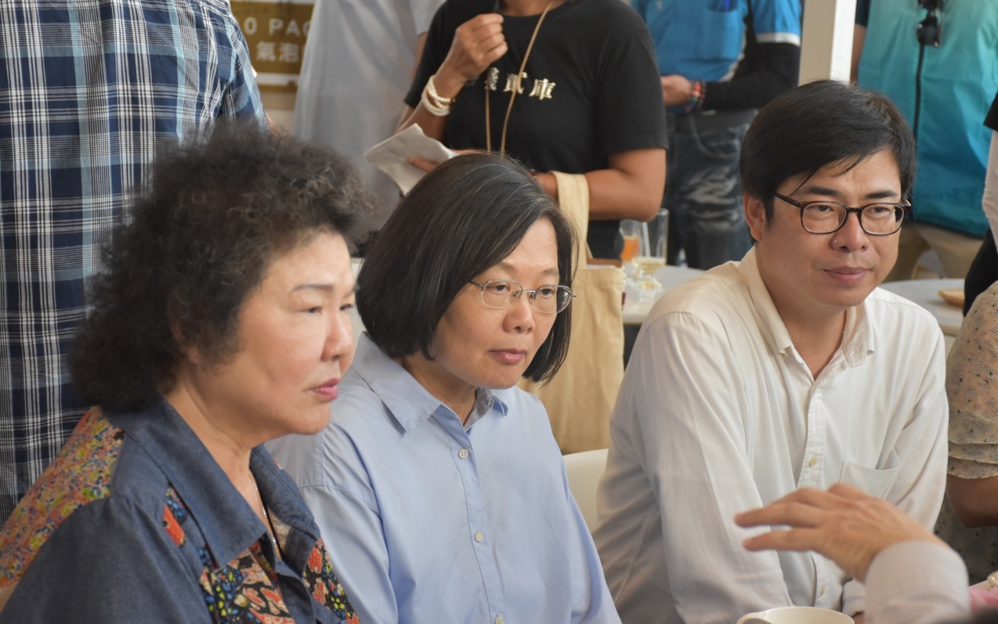 蔡英文(中) 和陳菊(左)及陳其邁共同喝咖啡 。 圖 : 孫家銘/攝 蔡英文(中) 和陳菊(左)及陳其邁共同喝咖啡 。 圖 : 孫家銘/攝