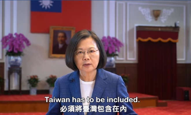 《亞洲週刊》挑明著說,「在蔡英文就職三週年前夕,通過開創亞洲先例的同婚專法,無疑是蔡政府寥寥可數的『重要政績 』,也是黨內立委同志送給蔡的絕佳賀禮」。但很多專家都指出,「蔡下了一個風險很高的政治賭注,因為顧此失彼,可能讓她失去政權」。 圖:翻攝蔡英文臉書影片 《亞洲週刊》挑明著說,「在蔡英文就職三週年前夕,通過開創亞洲先例的同婚專法,無疑是蔡政府寥寥可數的『重要政績 』,也是黨內立委同志送給蔡的絕佳賀禮」。但很多專家都指出,「蔡下了一個風險很高的政治賭注,因為顧此失彼,可能讓她失去政權」。 圖:翻攝蔡英文臉書影片