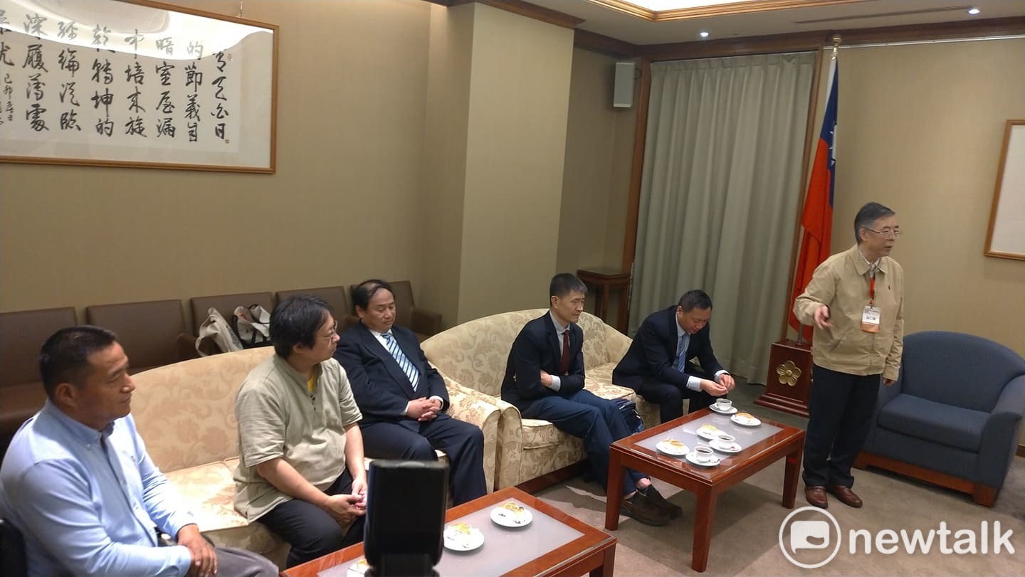 中國民運人士與立委會面,商談如何有效幫助中國政治犯等議題。 圖:陳佩君/攝 中國民運人士與立委會面,商談如何有效幫助中國政治犯等議題。 圖:陳佩君/攝