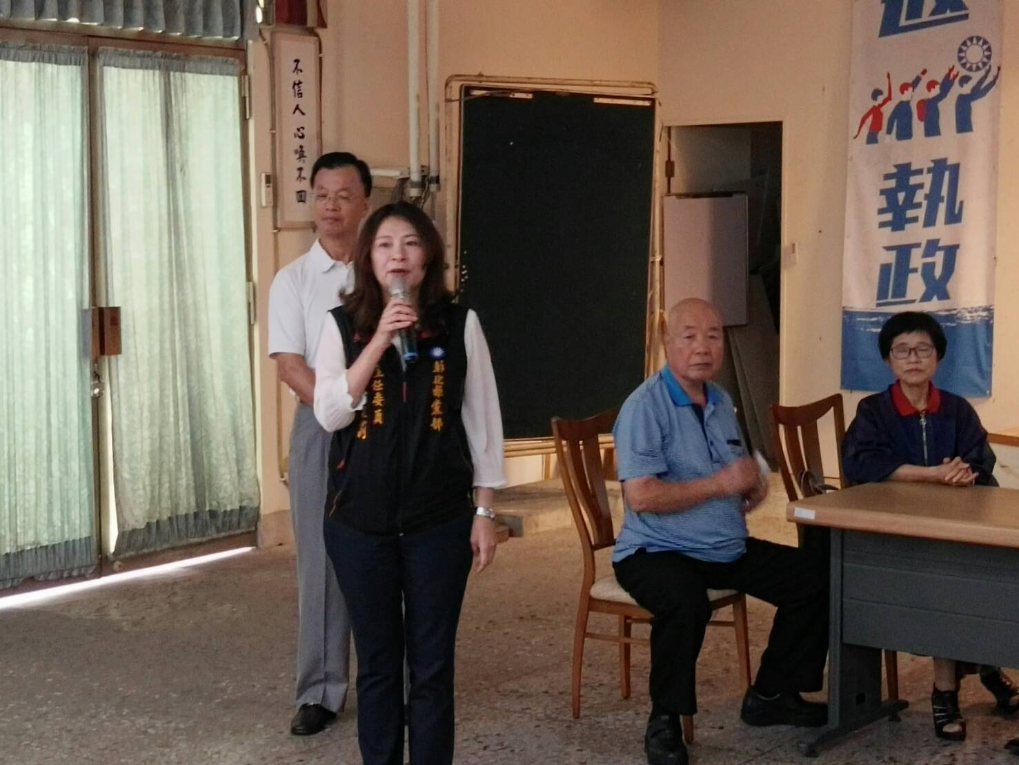 彰化縣黨部主委張曼莉宣佈民調結果。 圖:唐復年/攝 彰化縣黨部主委張曼莉宣佈民調結果。 圖:唐復年/攝