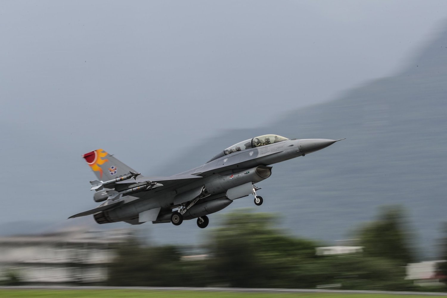 軍方公布F-16失聯前通聯紀錄：未回報機械異常 不排除駕駛空間迷向