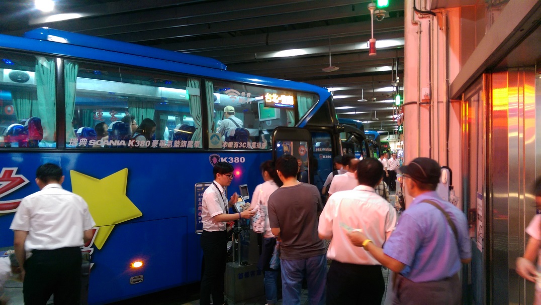 首都客運宣布在端午節三天連假以及前一天,「台北-宜蘭」國道客運增班並有多項優惠價。 圖:首都客運提供 首都客運宣布在端午節三天連假以及前一天,「台北-宜蘭」國道客運增班並有多項優惠價。 圖:首都客運提供