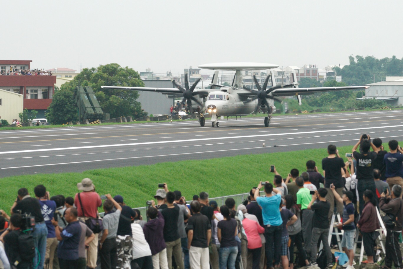 E-2K衝場落地。 圖:張良一/攝 E-2K衝場落地。 圖:張良一/攝