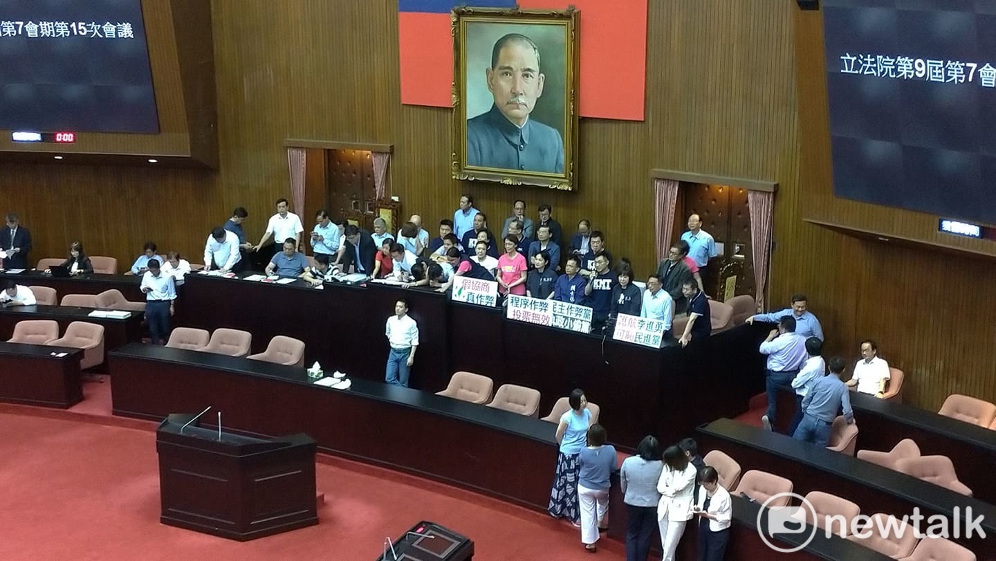 藍綠互卡位置。 圖:陳佩君/攝 藍綠互卡位置。 圖:陳佩君/攝