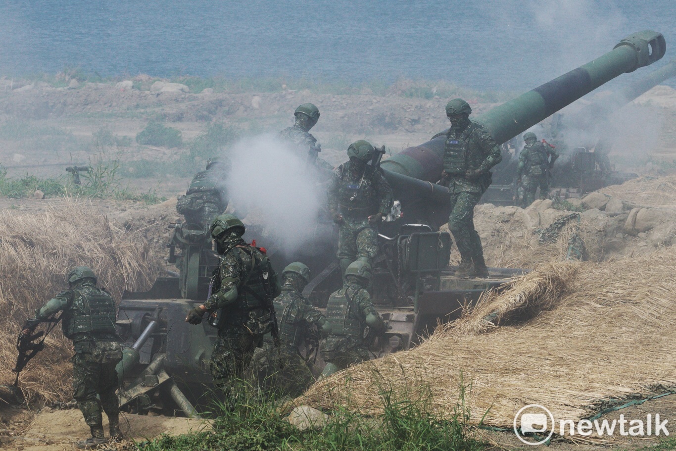 M110自走砲射擊。 圖:張良一攝 M110自走砲射擊。 圖:張良一攝