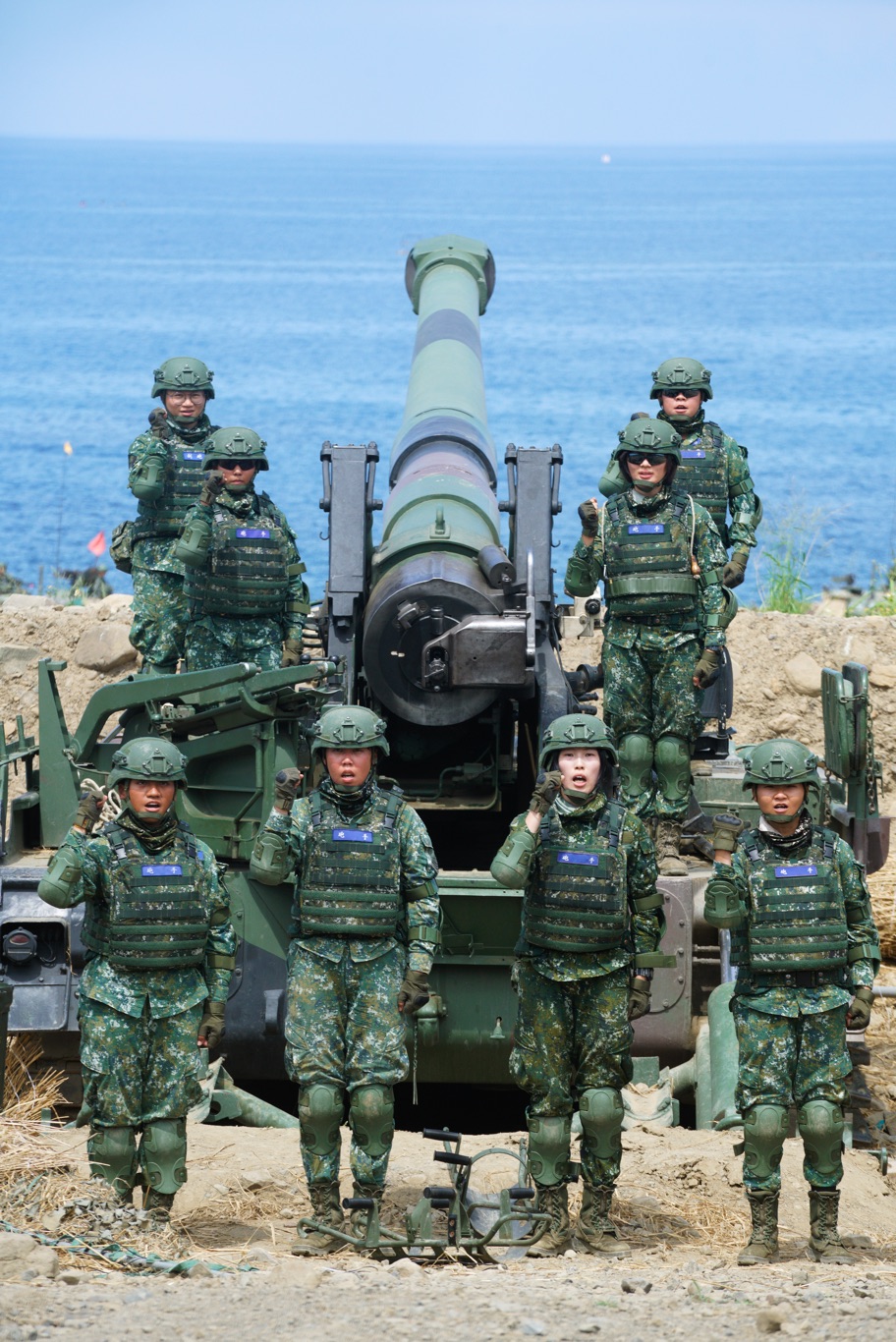陸軍砲兵第43指揮部砲一營第六砲兵班由9位女性士官兵編組而成,表現不俗,證明戰場上無性別之分,保家衛國亦無男女之別。 圖:張良一/攝 陸軍砲兵第43指揮部砲一營第六砲兵班由9位女性士官兵編組而成,表現不俗,證明戰場上無性別之分,保家衛國亦無男女之別。 圖:張良一/攝