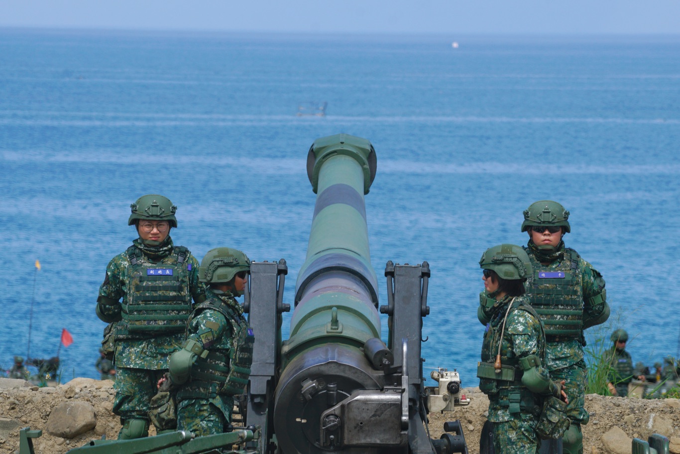 第六砲兵班由9位女性士官兵編組而成,表現不俗,證明男生做得到的事情,女生當然也可以。她們都是守衛國土的捍衛戰士 圖:張良一/攝 第六砲兵班由9位女性士官兵編組而成,表現不俗,證明男生做得到的事情,女生當然也可以。她們都是守衛國土的捍衛戰士 圖:張良一/攝