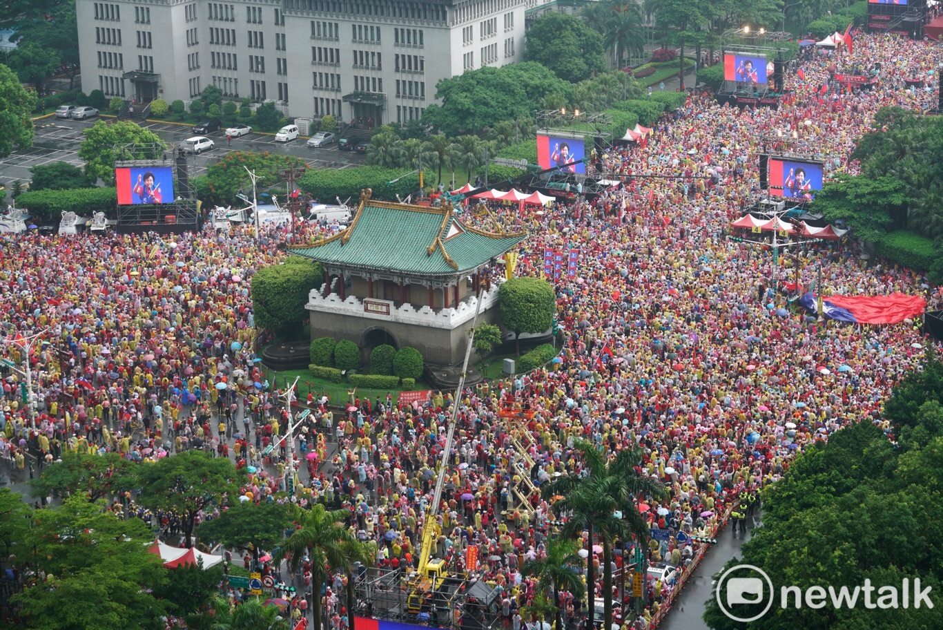 韓國瑜今日在凱道舉行首場總統造勢。 圖:張良一 / 攝 韓國瑜今日在凱道舉行首場總統造勢。 圖:張良一 / 攝