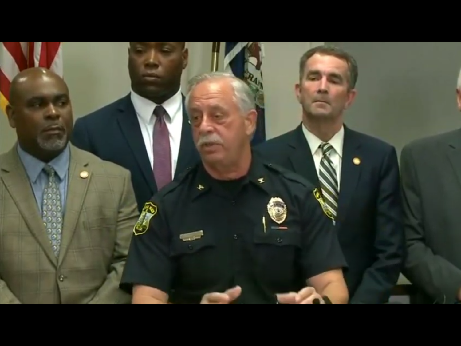 維吉尼亞灘市(Virginia Beach)警察首長塞維拉(James Cervera)指出,克萊杜克行兇後,4名員警趕抵現場並跟他展開槍戰,交火期間克萊杜克受傷,不久後喪命。 圖:翻攝自Youtube 維吉尼亞灘市(Virginia Beach)警察首長塞維拉(James Cervera)指出,克萊杜克行兇後,4名員警趕抵現場並跟他展開槍戰,交火期間克萊杜克受傷,不久後喪命。 圖:翻攝自Youtube