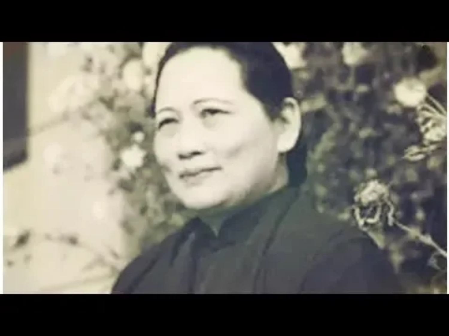「新中國成立時,宋慶齡已年近六旬,按理說已經沒有什麼再被製造緋聞的條件了。但一些人仍然把這種拙劣的方式作為政治鬥爭的手段,甚至完全置常識於不顧,繼續編出許多謠言」,何大章在新書後記中寫道。 圖:翻攝自Youtube 「新中國成立時,宋慶齡已年近六旬,按理說已經沒有什麼再被製造緋聞的條件了。但一些人仍然把這種拙劣的方式作為政治鬥爭的手段,甚至完全置常識於不顧,繼續編出許多謠言」,何大章在新書後記中寫道。 圖:翻攝自Youtube