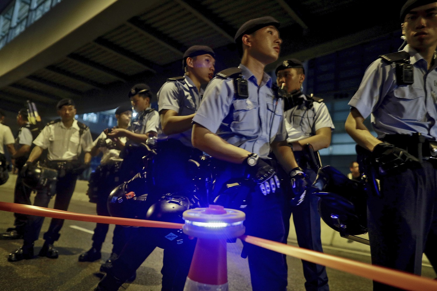 11日晚間十一時許,港警聚集在立法會外,阻擋抗議民眾。12日凌晨,多名學生在立法會外,關注守夜行動。圖:達志影像/路透社12日凌晨,港警手持警棍及盾牌,慎防抗議民眾闖入。圖:達志影像/美聯社12日上午,抗議群眾癱瘓交通要道。圖:達志影像/美聯社 12日清晨,群眾在街頭湧現,並預計進行「三罷」行動。圖:達志影像/美聯社12日上午八時許,示威者成功佔領夏慤道。圖:達志影像/美聯社12日凌晨,多名學生在立法會外,關注守夜行動。圖:達志影像/路透社12日凌晨,港警手持警棍及盾牌,慎防抗議民眾闖入。圖:達志影像/美聯社12日上午,抗議群眾癱瘓交通要道。圖:達志影像/美聯社 12日清晨,群眾在街頭湧現,並預計進行「三罷」行動。圖:達志影像/美聯社12日上午八時許,示威者成功佔領夏慤道。圖:達志影像/美聯社12日凌晨,多名學生在立法會外,關注守夜行動。圖:達志影像/路透社12日凌晨,港警手持警棍及盾牌,慎防抗議民眾闖入。圖:達志影像/美聯社12日上午,抗議群眾癱瘓交通要道。圖:達志影像/美聯社 12日清晨,群眾在街頭湧現,並預計進行「三罷」行動。圖:達志影像/美聯社12日上午八時許,示威者成功佔領夏慤道。圖:達志影像/美聯社12日凌晨,港警手持警棍及盾牌,慎防抗議民眾闖入。圖:達志影像/美聯社12日上午,抗議群眾癱瘓交通要道。圖:達志影像/美聯社 12日清晨,群眾在街頭湧現,並預計進行「三罷」行動。圖:達志影像/美聯社12日上午八時許,示威者成功佔領夏慤道。圖:達志影像/美聯社12日上午,抗議群眾癱瘓交通要道。圖:達志影像/美聯社 12日清晨,群眾在街頭湧現,並預計進行「三罷」行動。圖:達志影像/美聯社12日上午八時許,示威者成功佔領夏慤道。圖:達志影像/美聯社12日清晨,群眾在街頭湧現,並預計進行「三罷」行動。圖:達志影像/美聯社12日上午八時許,示威者成功佔領夏慤道。圖:達志影像/美聯社12日上午八時許,示威者成功佔領夏慤道。圖:達志影像/美聯社 11日晚間十一時許,港警聚集在立法會外,阻擋抗議民眾。12日凌晨,多名學生在立法會外,關注守夜行動。圖:達志影像/路透社12日凌晨,港警手持警棍及盾牌,慎防抗議民眾闖入。圖:達志影像/美聯社12日上午,抗議群眾癱瘓交通要道。圖:達志影像/美聯社 12日清晨,群眾在街頭湧現,並預計進行「三罷」行動。圖:達志影像/美聯社12日上午八時許,示威者成功佔領夏慤道。圖:達志影像/美聯社12日凌晨,多名學生在立法會外,關注守夜行動。圖:達志影像/路透社12日凌晨,港警手持警棍及盾牌,慎防抗議民眾闖入。圖:達志影像/美聯社12日上午,抗議群眾癱瘓交通要道。圖:達志影像/美聯社 12日清晨,群眾在街頭湧現,並預計進行「三罷」行動。圖:達志影像/美聯社12日上午八時許,示威者成功佔領夏慤道。圖:達志影像/美聯社12日凌晨,多名學生在立法會外,關注守夜行動。圖:達志影像/路透社12日凌晨,港警手持警棍及盾牌,慎防抗議民眾闖入。圖:達志影像/美聯社12日上午,抗議群眾癱瘓交通要道。圖:達志影像/美聯社 12日清晨,群眾在街頭湧現,並預計進行「三罷」行動。圖:達志影像/美聯社12日上午八時許,示威者成功佔領夏慤道。圖:達志影像/美聯社12日凌晨,港警手持警棍及盾牌,慎防抗議民眾闖入。圖:達志影像/美聯社12日上午,抗議群眾癱瘓交通要道。圖:達志影像/美聯社 12日清晨,群眾在街頭湧現,並預計進行「三罷」行動。圖:達志影像/美聯社12日上午八時許,示威者成功佔領夏慤道。圖:達志影像/美聯社12日上午,抗議群眾癱瘓交通要道。圖:達志影像/美聯社 12日清晨,群眾在街頭湧現,並預計進行「三罷」行動。圖:達志影像/美聯社12日上午八時許,示威者成功佔領夏慤道。圖:達志影像/美聯社12日清晨,群眾在街頭湧現,並預計進行「三罷」行動。圖:達志影像/美聯社12日上午八時許,示威者成功佔領夏慤道。圖:達志影像/美聯社12日上午八時許,示威者成功佔領夏慤道。圖:達志影像/美聯社