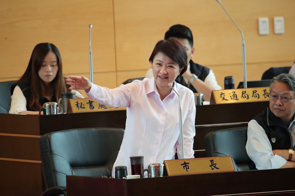 盧秀燕答詢時表示治安滿意度低,「一定是我的錯」。 圖 : 台中市政府/提供 盧秀燕答詢時表示治安滿意度低,「一定是我的錯」。 圖 : 台中市政府/提供