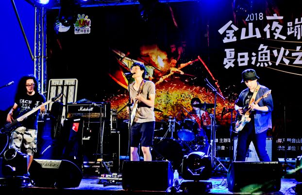 今年的蹦火音樂以「被遺忘的時光」呼應蹦火文化,藉經典歌曲來喚起民眾對蹦火的關注。 圖:北海岸及觀音山國家風景區管理處/提供 今年的蹦火音樂以「被遺忘的時光」呼應蹦火文化,藉經典歌曲來喚起民眾對蹦火的關注。 圖:北海岸及觀音山國家風景區管理處/提供