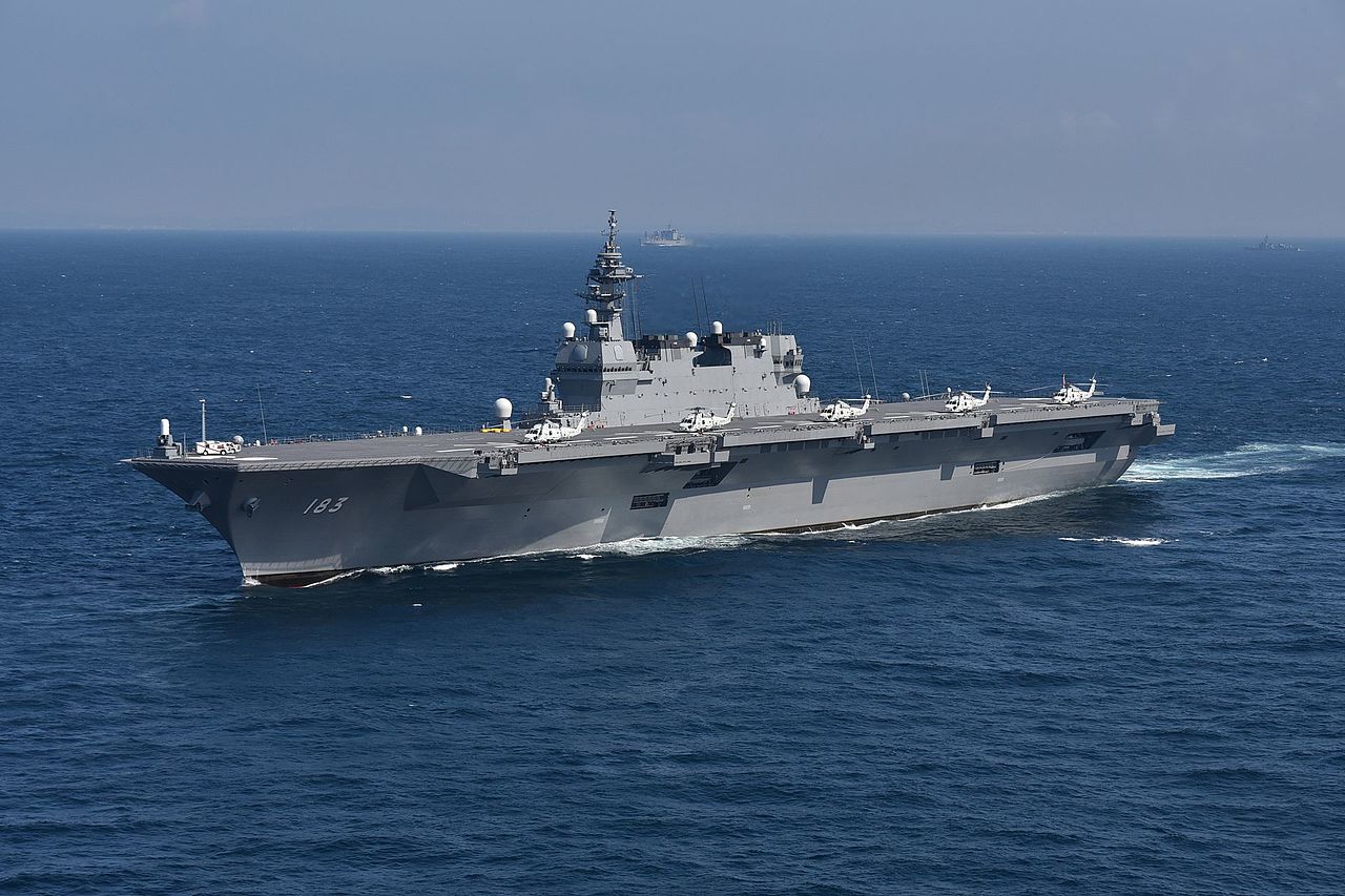 美國1艘航空母艦和3艘日本海上自衛隊護衛艦,已自10日起連3天在引發主權爭議的南海舉行聯合操演。圖為日本海上自衛隊直升機護衛艦出雲號。 圖:翻攝雷根號臉書 美國1艘航空母艦和3艘日本海上自衛隊護衛艦,已自10日起連3天在引發主權爭議的南海舉行聯合操演。圖為日本海上自衛隊直升機護衛艦出雲號。 圖:翻攝雷根號臉書