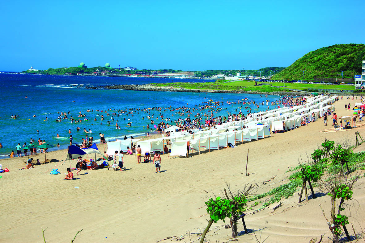 白沙灣海灣呈現半月形,綿延1公里。 圖:北海岸及觀音山國家風景區管理處/提供 白沙灣海灣呈現半月形,綿延1公里。 圖:北海岸及觀音山國家風景區管理處/提供
