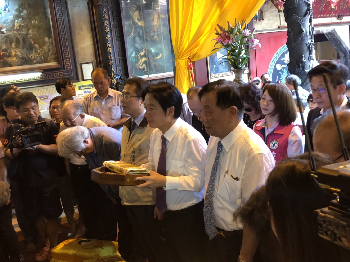 賴清德於台南市台灣首廟天壇參拜畫面。 圖:黃博郎/攝 賴清德於台南市台灣首廟天壇參拜畫面。 圖:黃博郎/攝