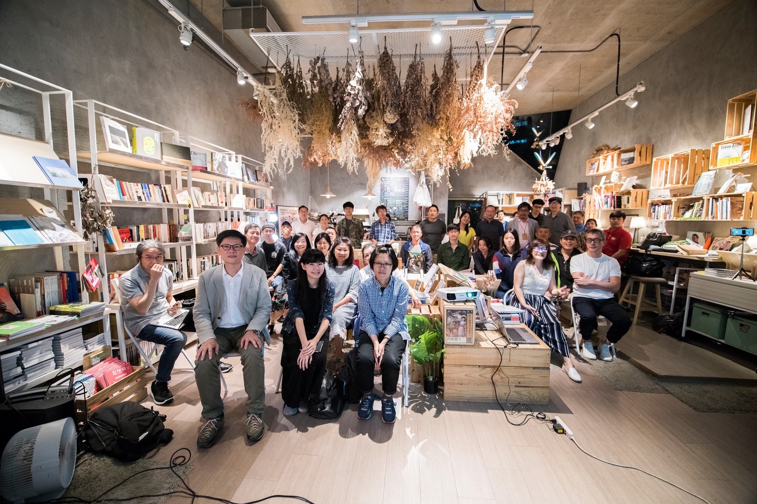 主流出版社14日晚上七點在青鳥書店舉辦《民主地圖第四卷:正義的追尋》新書發表會。 圖:黃謙賢/攝 (取自余杰臉書)