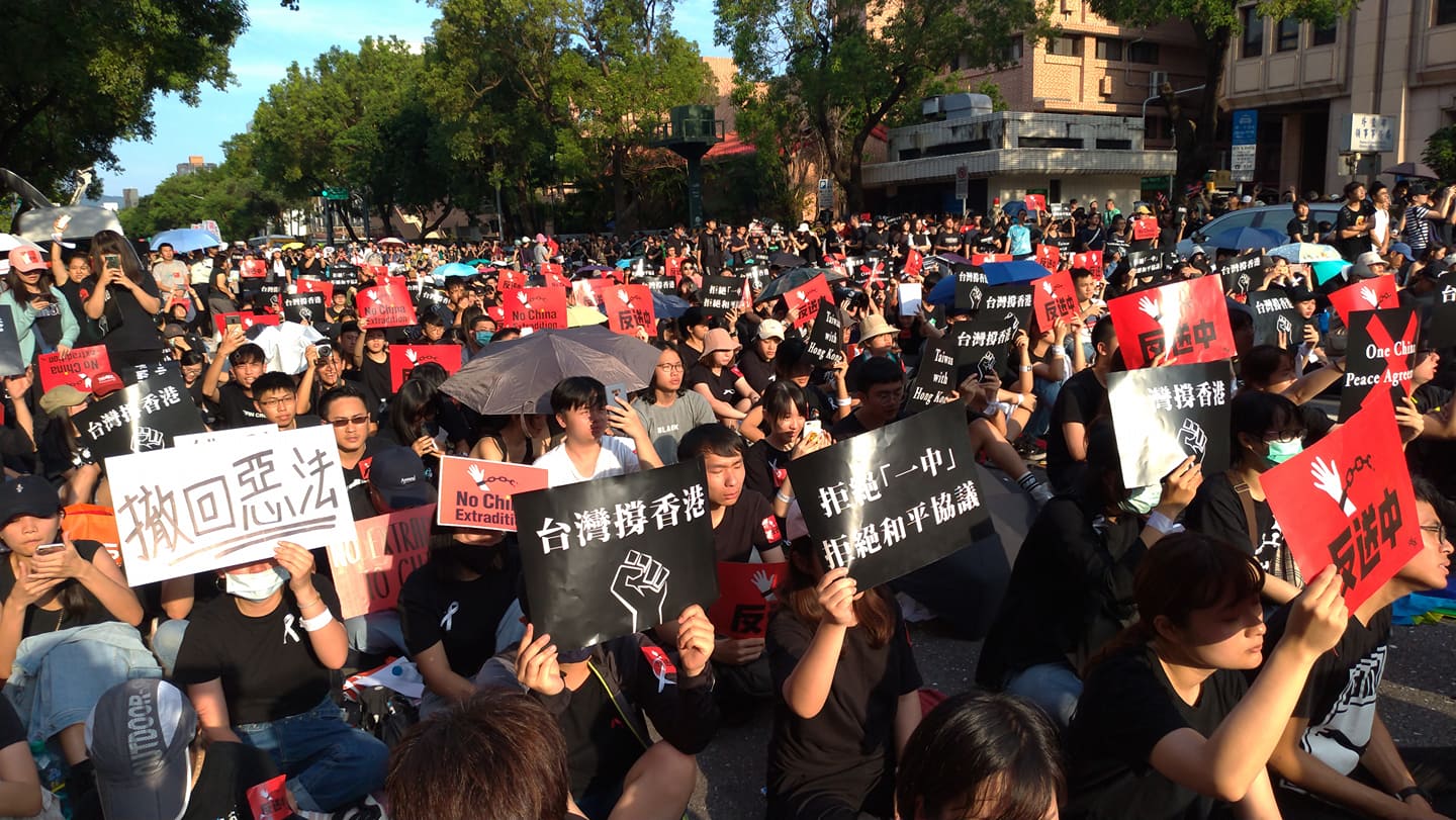 萬名民眾前往遊行。 圖:陳佩君/攝