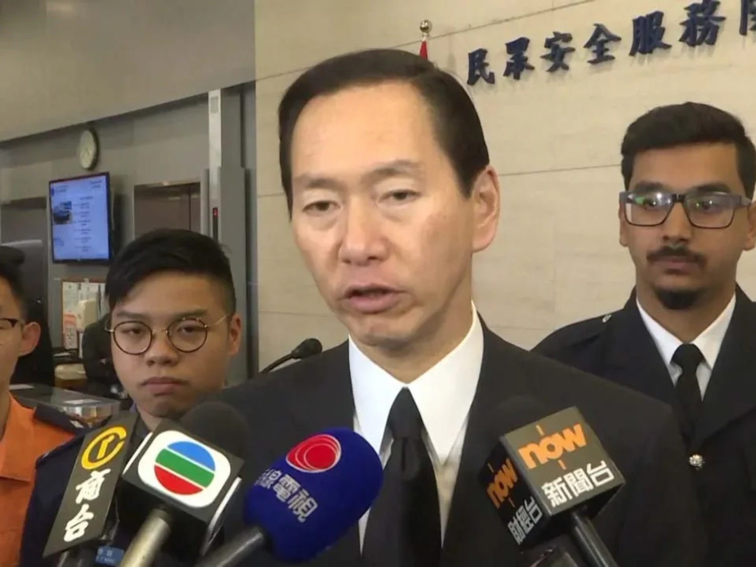 香港特首林鄭月娥是否地位不穩,被迫下台,或3年後無法連任?港媒今(18)日報導,「長期後備」的行政會議召集人陳智思(如圖),近期不停露面,猶如林鄭月娥代言人。政界流傳他行情看漲,有機會取而代之,但也有人質疑他未能協助林鄭月娥分析民情,讓修例風波一發不可收拾。 圖:翻攝自Youtube 香港特首林鄭月娥是否地位不穩,被迫下台,或3年後無法連任?港媒今(18)日報導,「長期後備」的行政會議召集人陳智思(如圖),近期不停露面,猶如林鄭月娥代言人。政界流傳他行情看漲,有機會取而代之,但也有人質疑他未能協助林鄭月娥分析民情,讓修例風波一發不可收拾。 圖:翻攝自Youtube