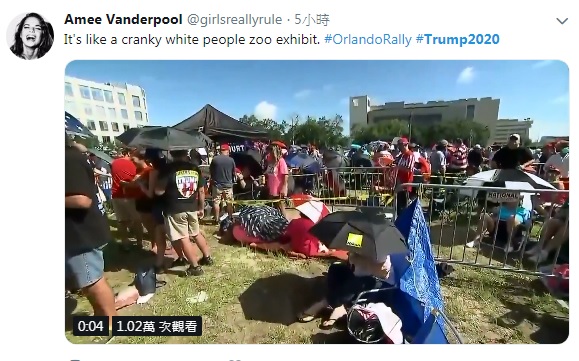 美國總統川普在佛州奧蘭多安麗中心舉辦大型造勢活動,支持者排成長龍等著入場。 圖:翻攝自Amee Vanderpool推特 美國總統川普在佛州奧蘭多安麗中心舉辦大型造勢活動,支持者排成長龍等著入場。 圖:翻攝自Amee Vanderpool推特