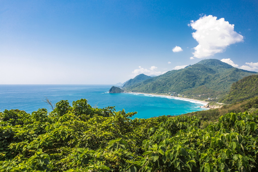 芭崎瞭望台可遠眺美麗的磯崎海灣。 圖:東部海岸國家風景區官網/提供 芭崎瞭望台可遠眺美麗的磯崎海灣。 圖:東部海岸國家風景區官網/提供