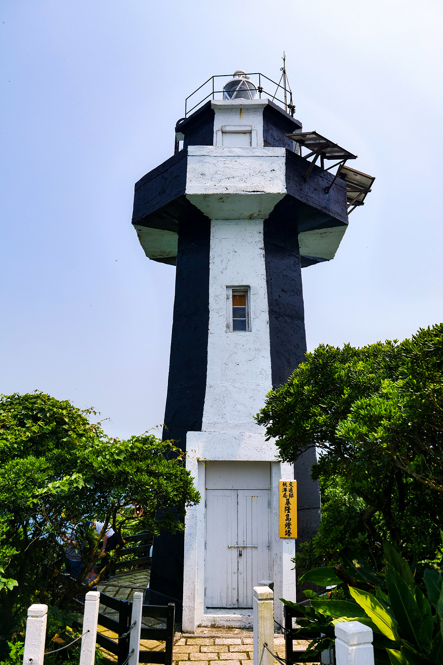 基隆島燈塔是台灣最早使用太陽能發電的燈塔。 圖:基隆市政府/提供 基隆島燈塔是台灣最早使用太陽能發電的燈塔。 圖:基隆市政府/提供