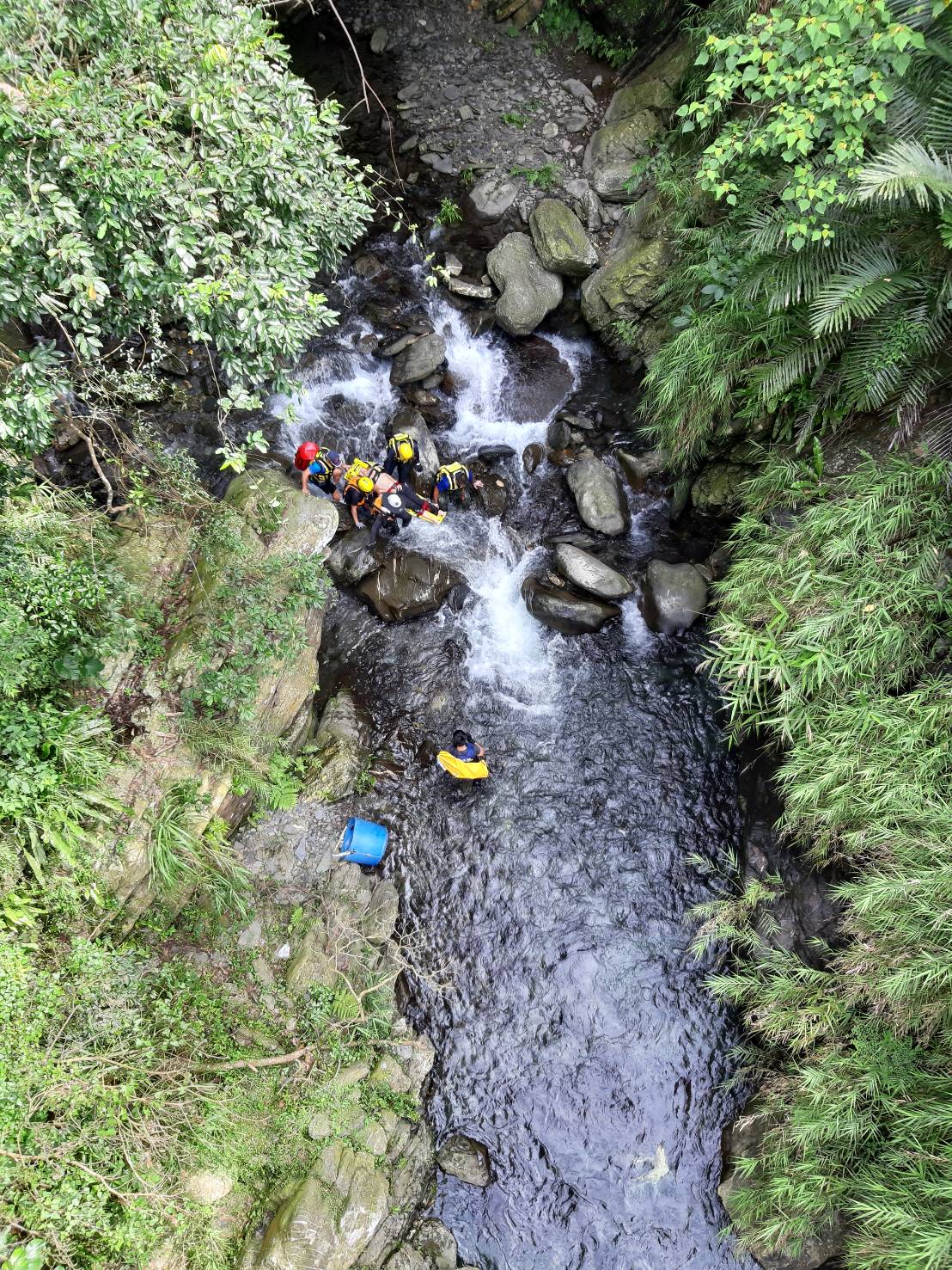 屏東縣霧台鄉神山瀑布22日下午2時許驚傳2名男子溺斃意外。 圖:翻攝自網路 屏東縣霧台鄉神山瀑布22日下午2時許驚傳2名男子溺斃意外。 圖:翻攝自網路