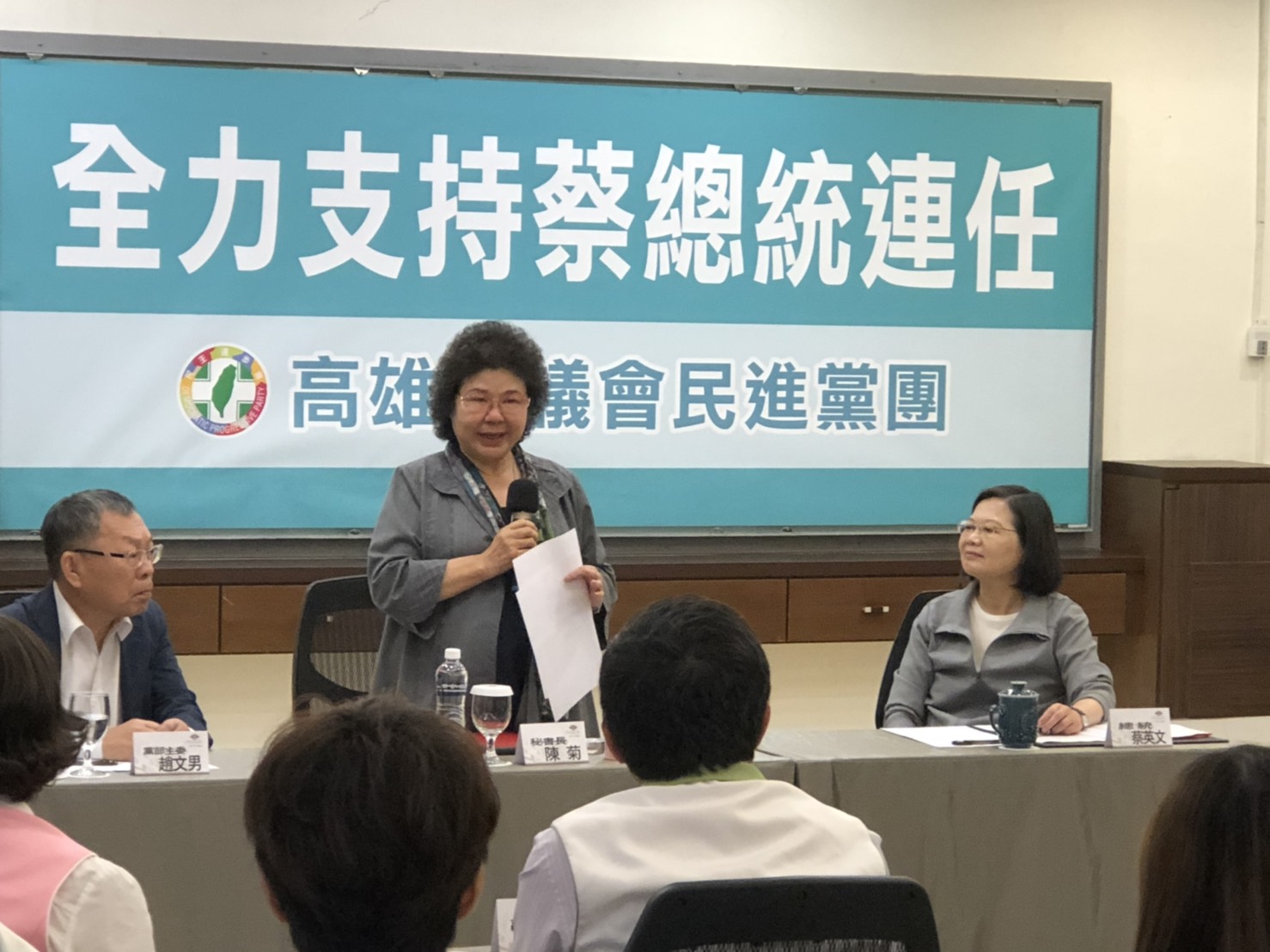 陳菊(中)在座談會也發表感性談話。 圖:民進黨高雄市議會黨團/提供 陳菊(中)在座談會也發表感性談話。 圖:民進黨高雄市議會黨團/提供